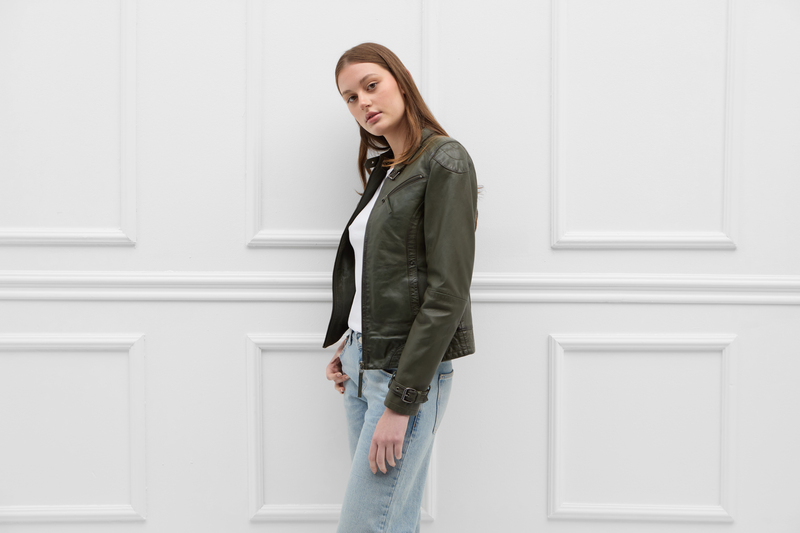 MJ-31-Ryana-forest-night-model (15) Kopie