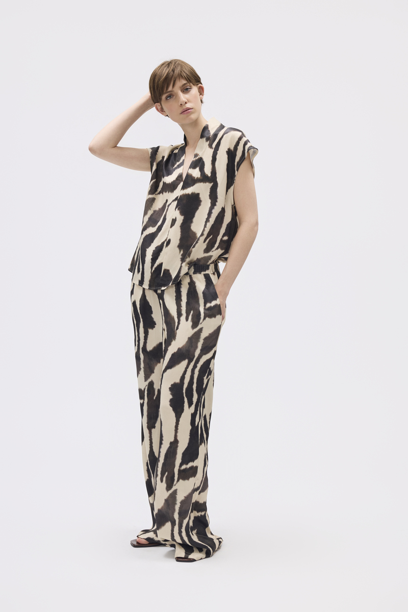 260520_Modeist_A58_Pridetobe_Top_Zebra_Hose_Gummibund_Zebra_005